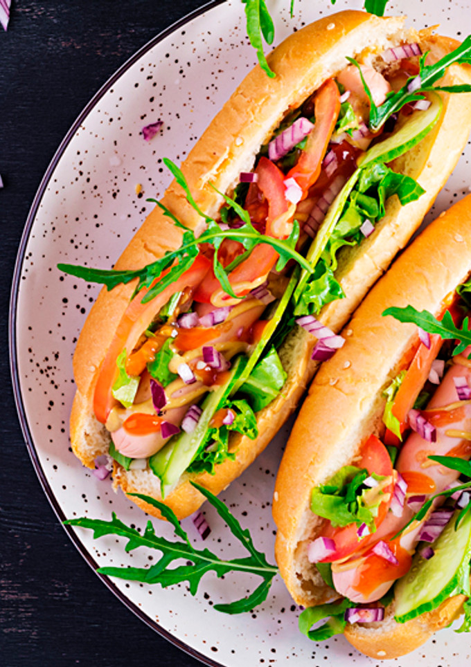 Una foto de Hot Dog al punto de picante con Salsa Brava