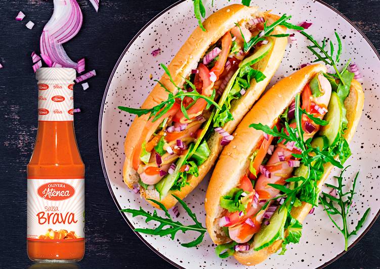 Hot Dog al punto de picante con Salsa Brava