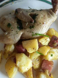 Una foto de Codornices con patatas y panceta
