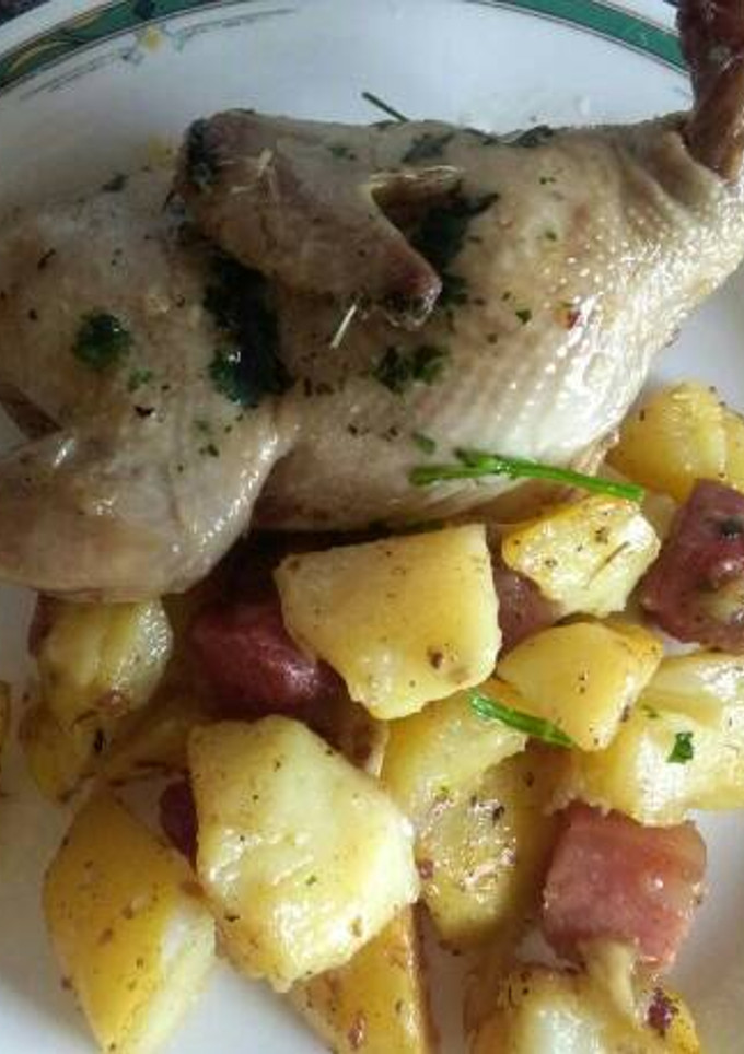 Una foto de Codornices con patatas y panceta