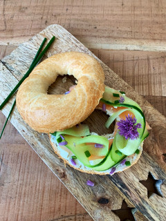 Une photo de ☆Bagels Chèvre Frais, Saumon fumé et Concombre☆