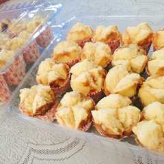 A picture of Bolu kukus merekah.