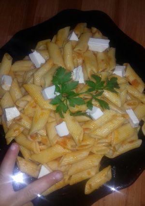 صورة لوصفة معكرونة بصوص طماطم