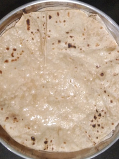 ઘઉં ની રોટલી (Wheat Rotli Recipe In Gujarati) રેસીપી મુખ્ય ફોટો