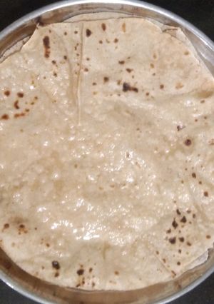 ઘઉં ની રોટલી (Wheat Rotli Recipe In Gujarati) રેસીપી મુખ્ય ફોટો