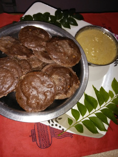 रागी इडली (ragi idli recipe in Hindi) रेसिपी मुख्य फोटो