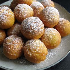 A picture of Pumpkin Doughnuts.