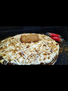 Una foto de Tarta de chocolate blanco y galletas Lotus