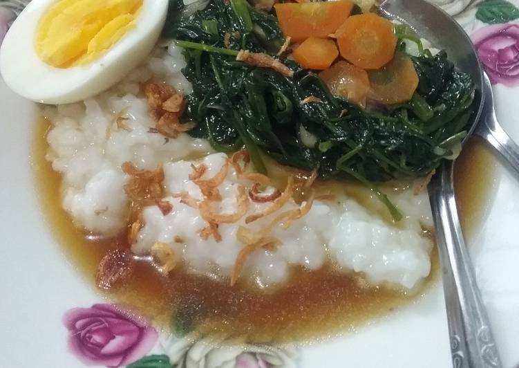 Bubur beras (dgn tumis kangkung wortel dan telur ayam)