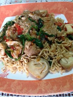 รูปของ บะหมี่กึ่งสำเร็จรูปผัดกะเพราหมู