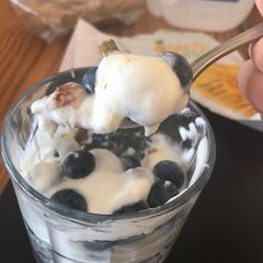 A picture of DELICOUS parfait.