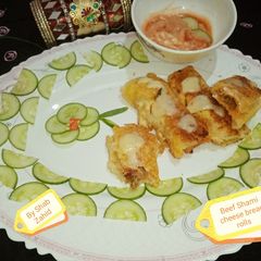 A picture of Beef shami cheese bread rolls.