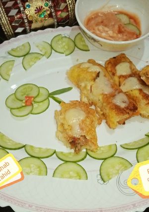 A picture of Beef shami cheese bread rolls.