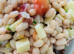 Foto principal de Ensalada de judías blancas con vinagreta de cebollino y limón 🍋🍋🥑