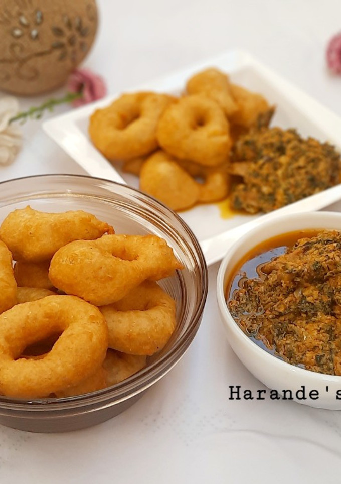 A picture of Funkaso with egusi and groundnut soup.