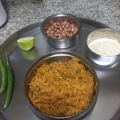 A picture of Raw Papaya Salad.