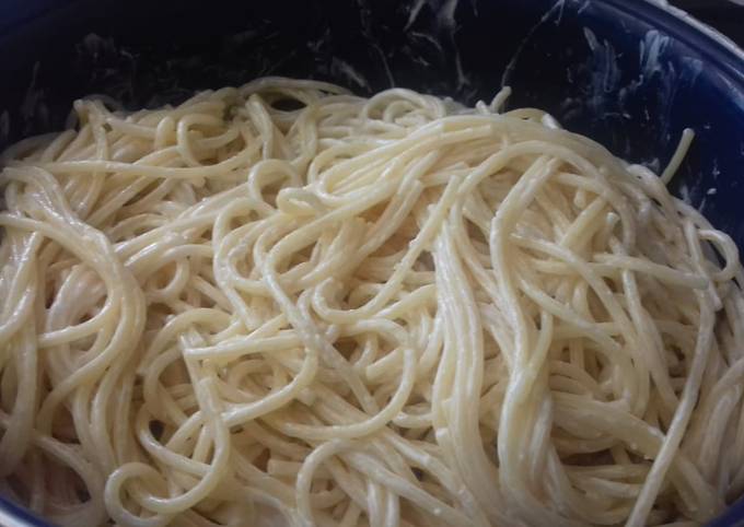 Spaghetti con crema y mayonesa Receta de Jessy- Cookpad