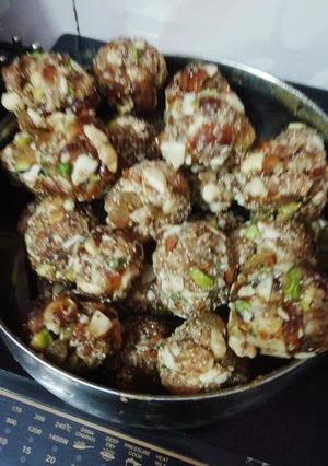 मेवा लड्डू (meva laddu recipe in hindi) रेसिपी मुख्य फोटो