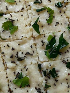સુજી ના ઢોકળા (Sooji Dhokla Recipe In Gujarati) રેસીપી મુખ્ય ફોટો
