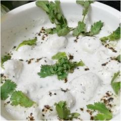 A picture of Makhane raita.