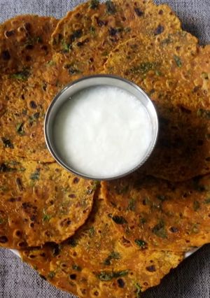 મેથીના થેપલા (Methi Thepla Recipe In Gujarati) રેસીપી મુખ્ય ફોટો