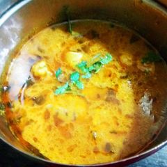 A picture of Malai Gatta Gravy.