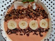Una foto de papaya granola