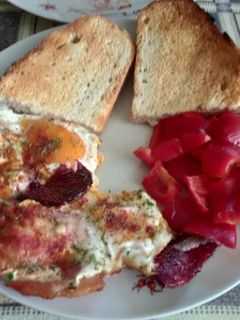 415. Cékla erdélyi szalonnával tojás sülve ! recept fotója