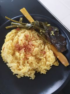 Foto resep Nasi Kuning Gurih (Rice Cooker)