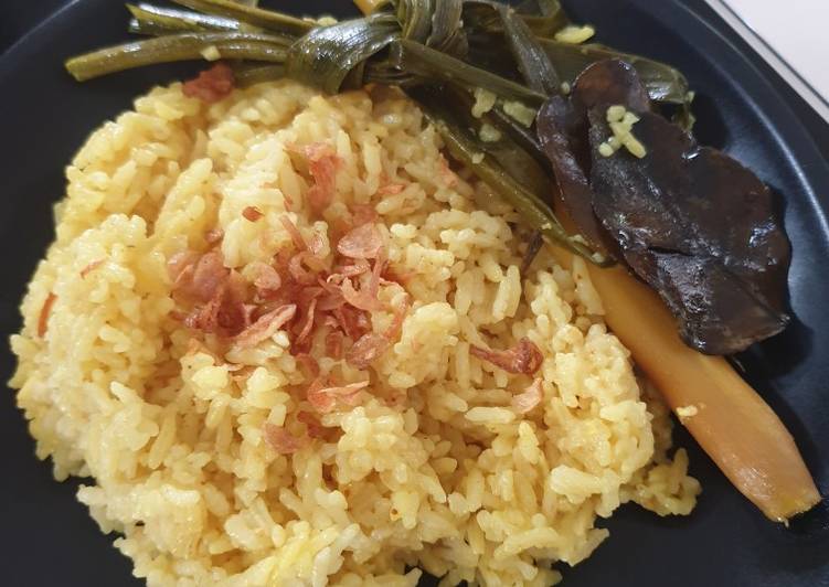 Resep Nasi Kuning Gurih (Rice Cooker) Anti Gagal