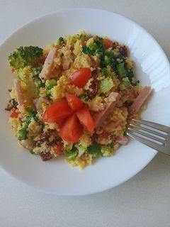 Brokkolis kuszkusz-saláta recept fotója