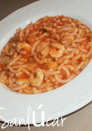 Una foto de Fideuá meloso de gambas