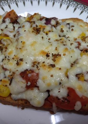 A picture of Bread Pizza.