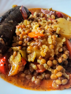 Una foto de Lentejas con embutido