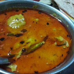 A picture of Pakoda kadhi.
