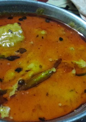 A picture of Pakoda kadhi.