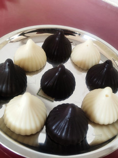 चॉकलेट मोदक(CHOCOLATE MODAK RECIPE IN HINDI) रेसिपी मुख्य फोटो