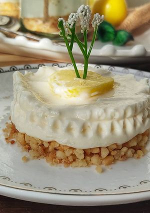 A picture of Lemon Cheese cake.