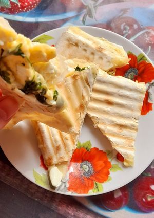 Фото Конвертики з лаваша з зеленню, сиром та творогом.