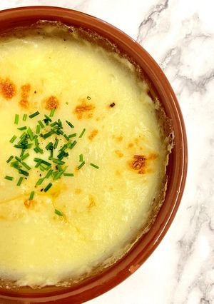 Una foto de Puré de patatas con queso gratinado