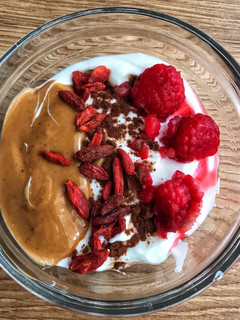 Una foto de Bowl de yogur natural 🍨