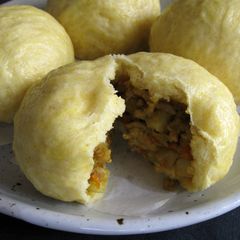 A picture of Kareeman (Steamed Curry Buns).