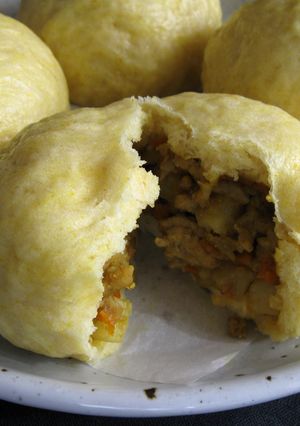 A picture of Kareeman (Steamed Curry Buns).