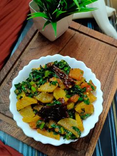 मूली के पत्ते की सब्जी (Moolo ke patte ki sabzi recipe in hindi) रेसिपी मुख्य फोटो
