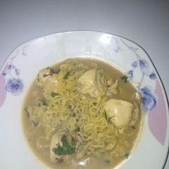 A picture of Chicken noodle pepper soup.