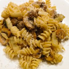 A picture of Rotini with sausage, fennel, mushrooms and lemon.