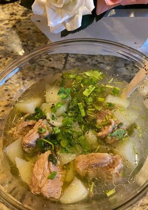A picture of Green Kohlrabi Soup with Pork Ribs.