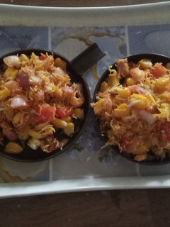 બાફેલી મકાઈ ની ભેળ (Bafeli Makai Bhel Recipe In Gujarati) રેસીપી મુખ્ય ફોટો