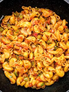A picture of Indian style macaroni.
