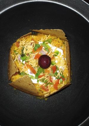 A picture of Khichdi Chaat.